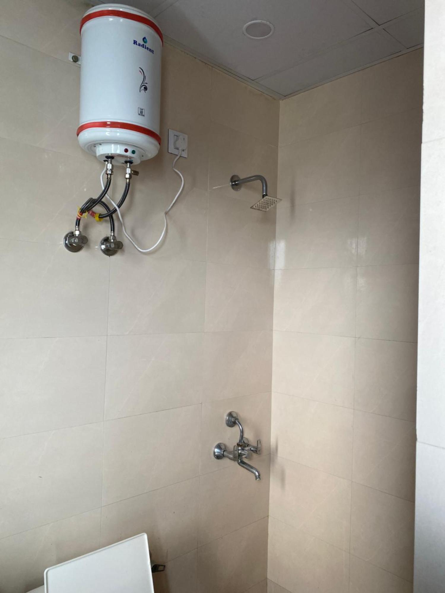 גרייטר נוידה Royal Park Inn מראה חיצוני תמונה