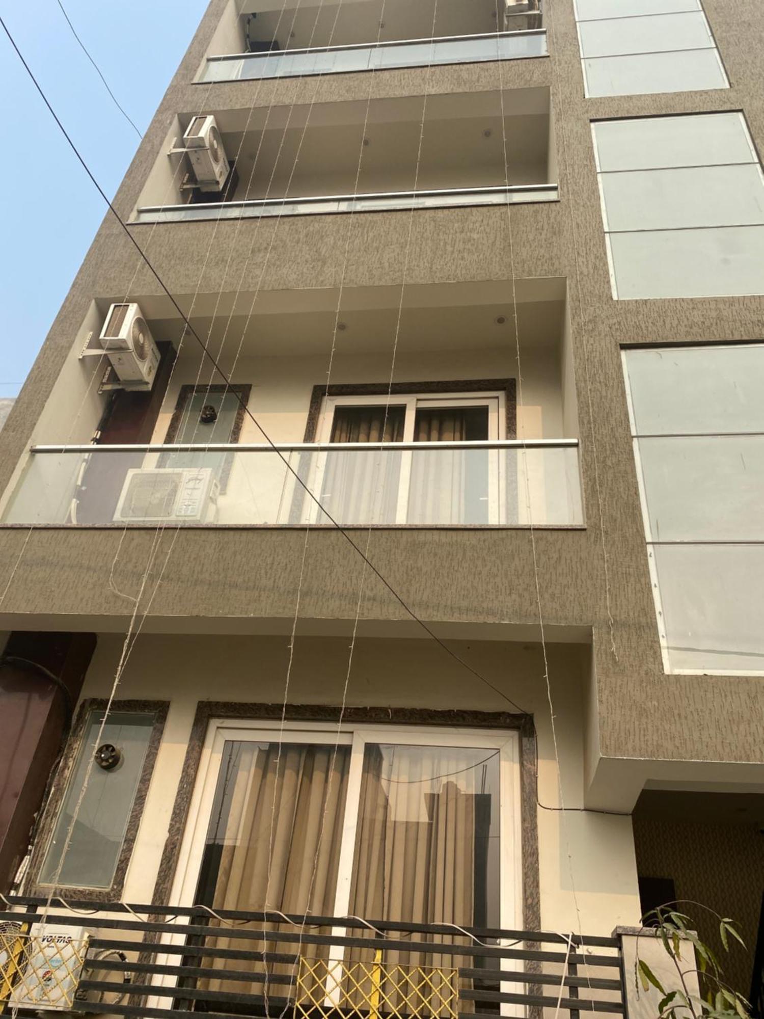 גרייטר נוידה Royal Park Inn מראה חיצוני תמונה