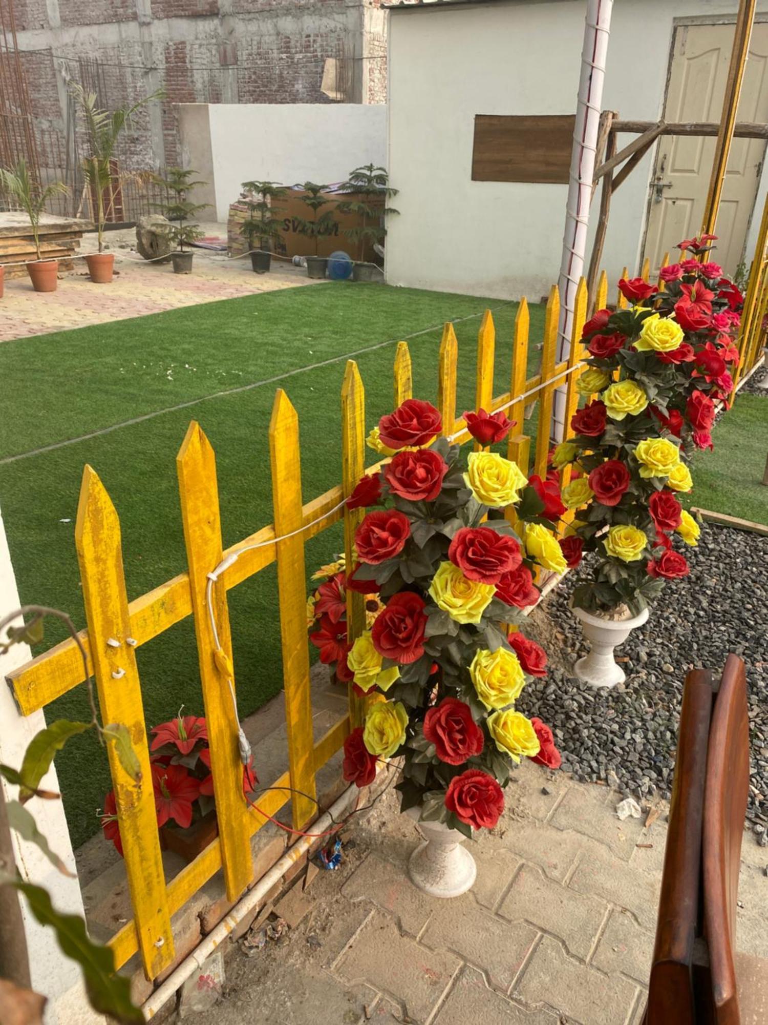 גרייטר נוידה Royal Park Inn מראה חיצוני תמונה