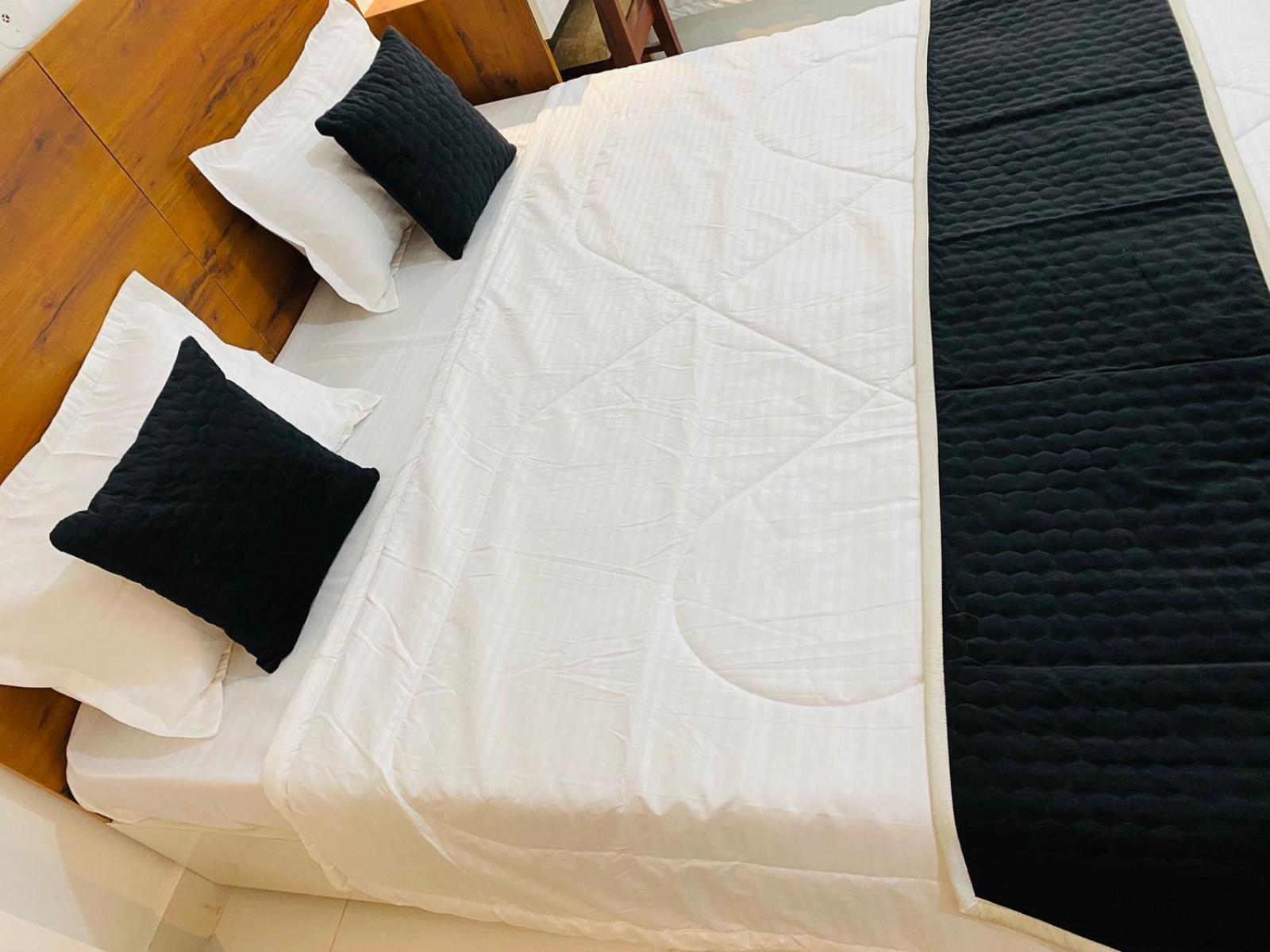 גרייטר נוידה Royal Park Inn מראה חיצוני תמונה