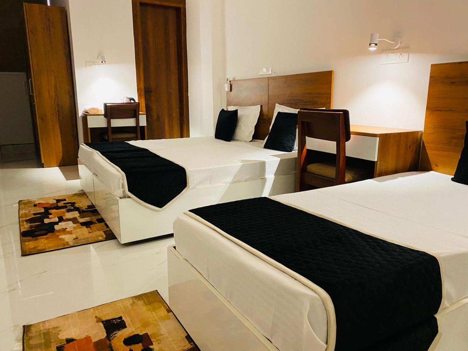 גרייטר נוידה Royal Park Inn מראה חיצוני תמונה