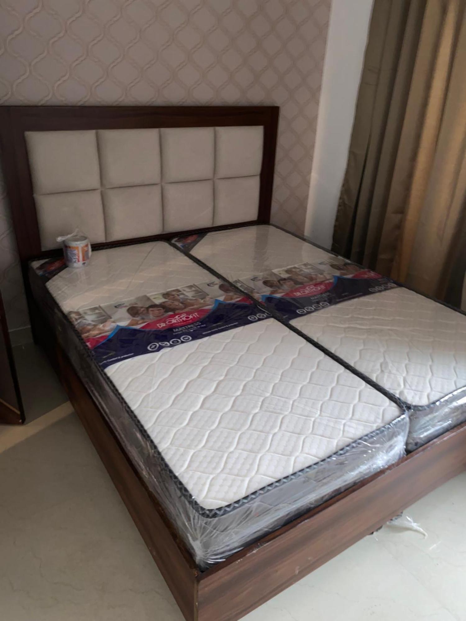 גרייטר נוידה Royal Park Inn מראה חיצוני תמונה
