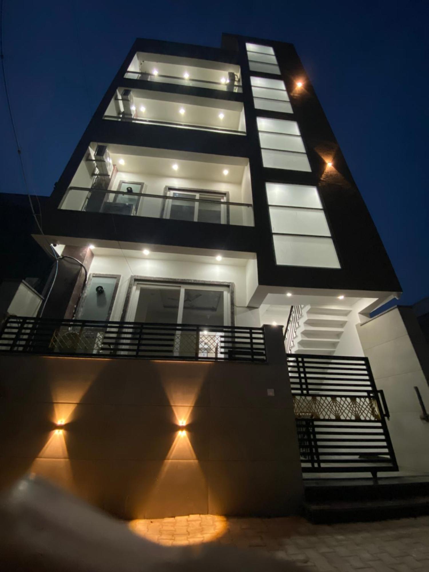 גרייטר נוידה Royal Park Inn מראה חיצוני תמונה