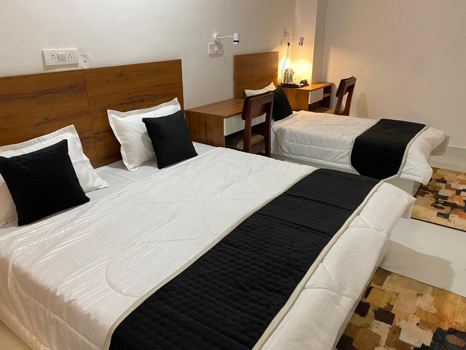 גרייטר נוידה Royal Park Inn מראה חיצוני תמונה