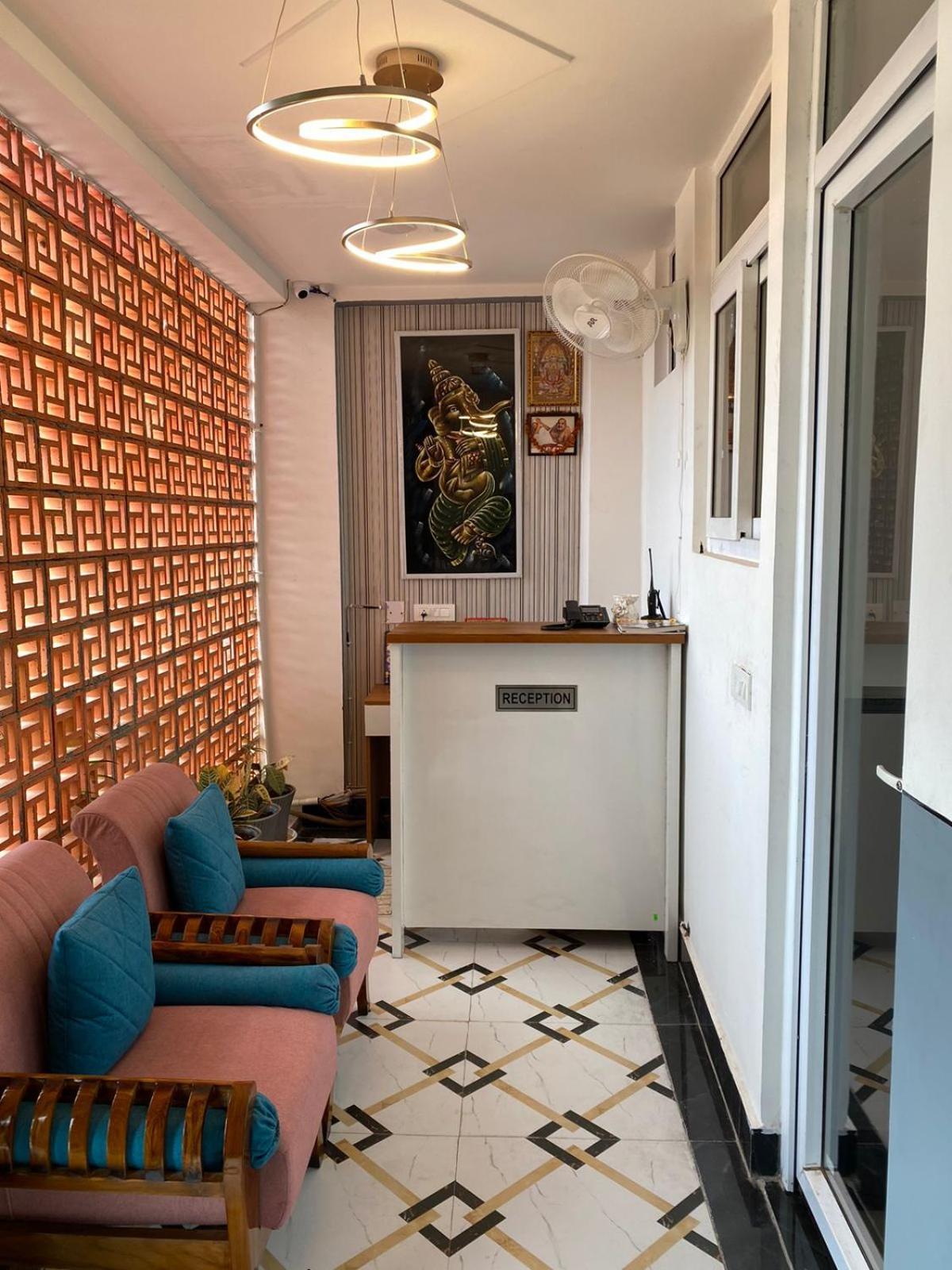 גרייטר נוידה Royal Park Inn מראה חיצוני תמונה